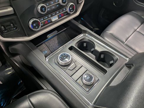 Used 2023 Ford Expedition XLT image 14