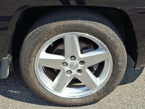 Used 2007 Jeep Compass Limited w/ Driver Convenience Group AWD/4WD image 8