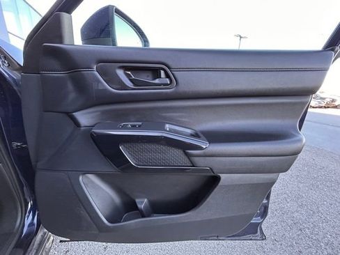 Used 2024 Nissan Pathfinder SV image 32