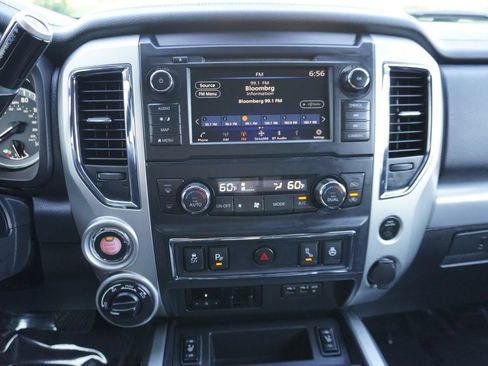 Used 2019 Nissan Titan PRO-4X w/ Pro-4x Convenience Package AWD/4WD image 23