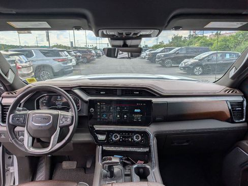 Used 2024 GMC Sierra 1500 Denali w/ Technology Package AWD/4WD image 22
