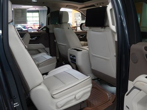 Used 2021 GMC Yukon XL Denali w/ Denali Premium Package AWD/4WD image 25