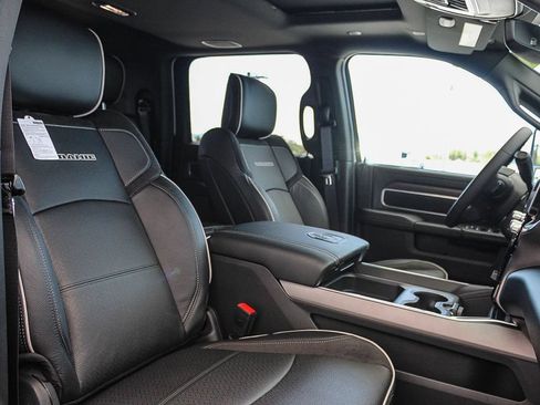 New 2026 RAM 2500 Laramie AWD/4WD image 17