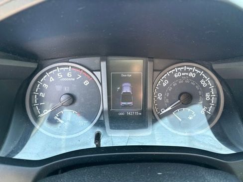 Used 2016 Toyota Tacoma TRD Off-Road AWD/4WD image 23