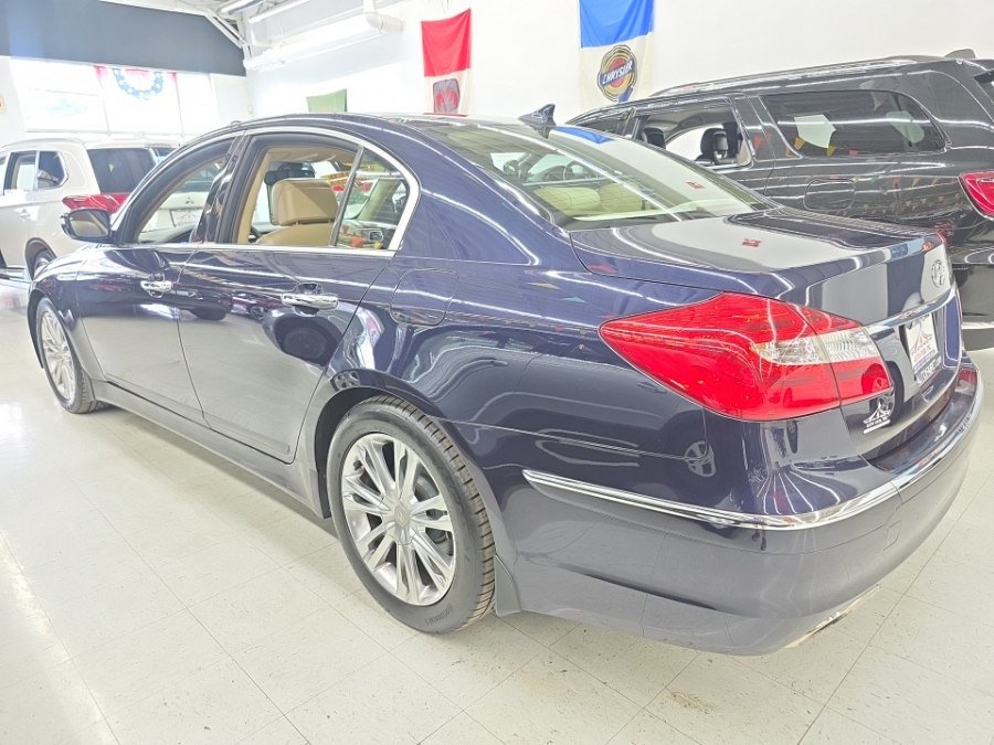 Used 2013 Hyundai Genesis 3.8 w/ Premium Pkg RWD image 4