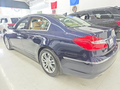 Used 2013 Hyundai Genesis 3.8 w/ Premium Pkg RWD image 4