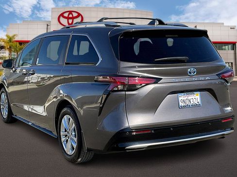 Certified 2024 Toyota Sienna Limited image 2
