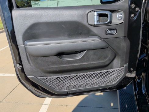 Used 2021 Jeep Wrangler Unlimited Sahara 4xe image 10