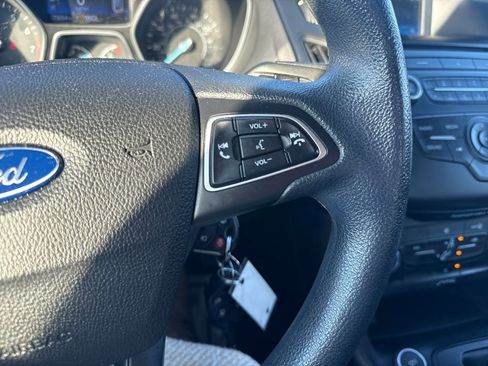 Used 2016 Ford Focus SE w/ SE Power Seat Package image 28