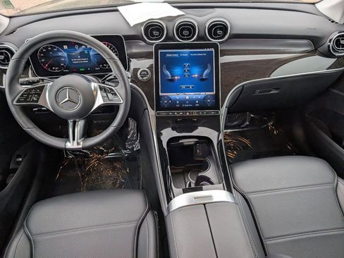 Used 2025 Mercedes-Benz GLC 350e 4MATIC image 24