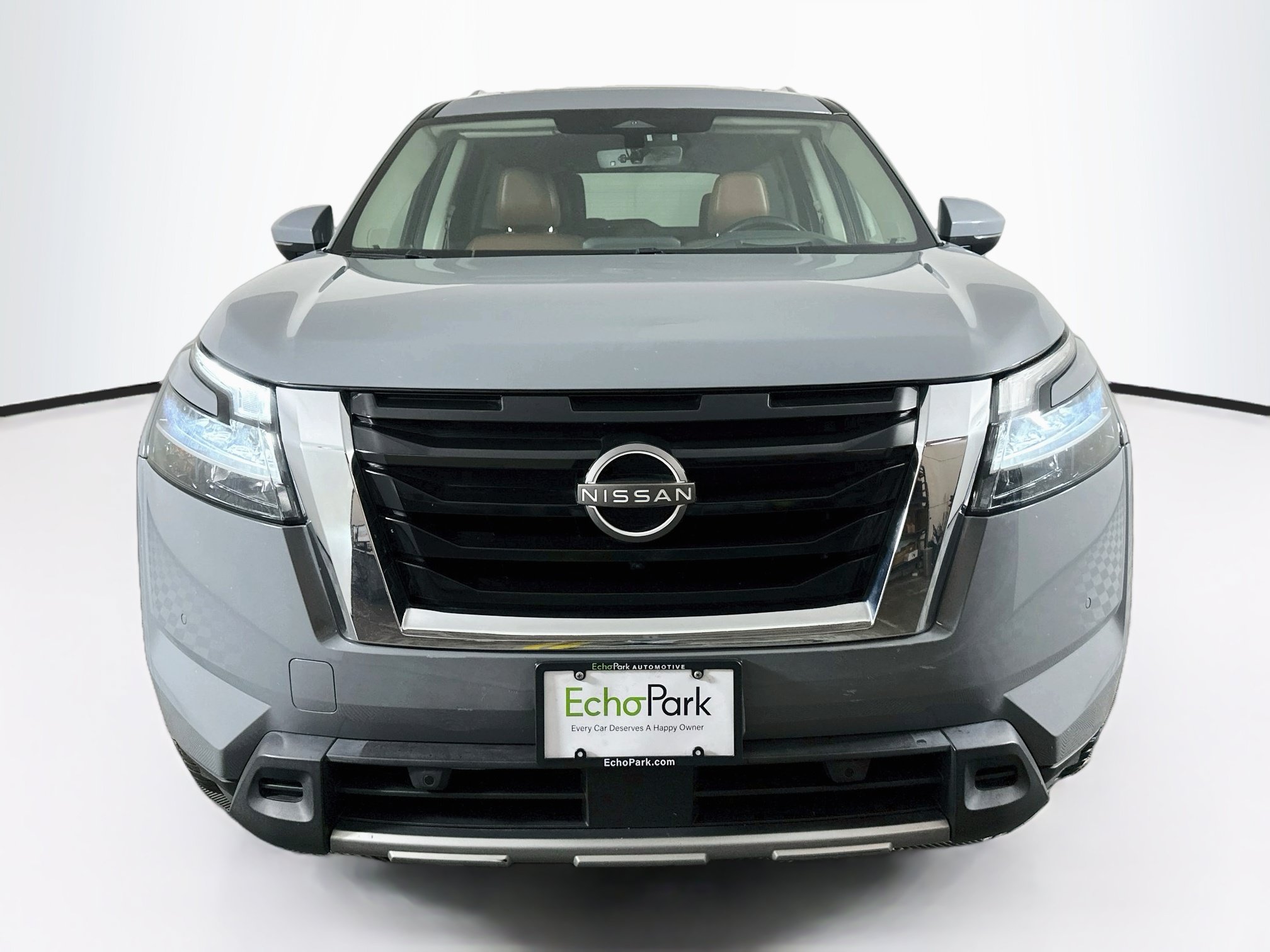 Used 2023 Nissan Pathfinder Platinum w/ Cargo Package FWD image 2