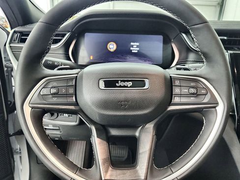 New 2025 Jeep Grand Cherokee Limited w/ Black Appearance Package image 22