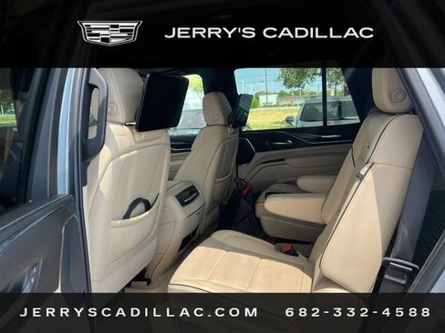 Used 2024 Cadillac Escalade Premium Luxury w/ Performance Package AWD/4WD image 11