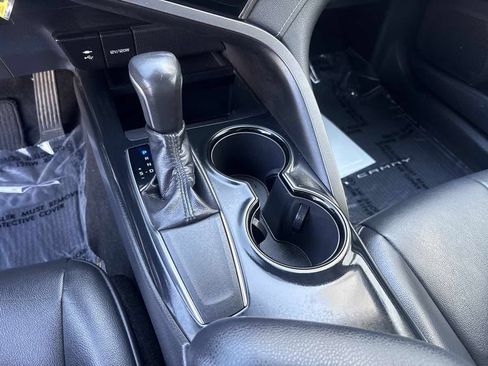 Used 2019 Toyota Camry SE w/ Carpet Mat Package FWD image 23