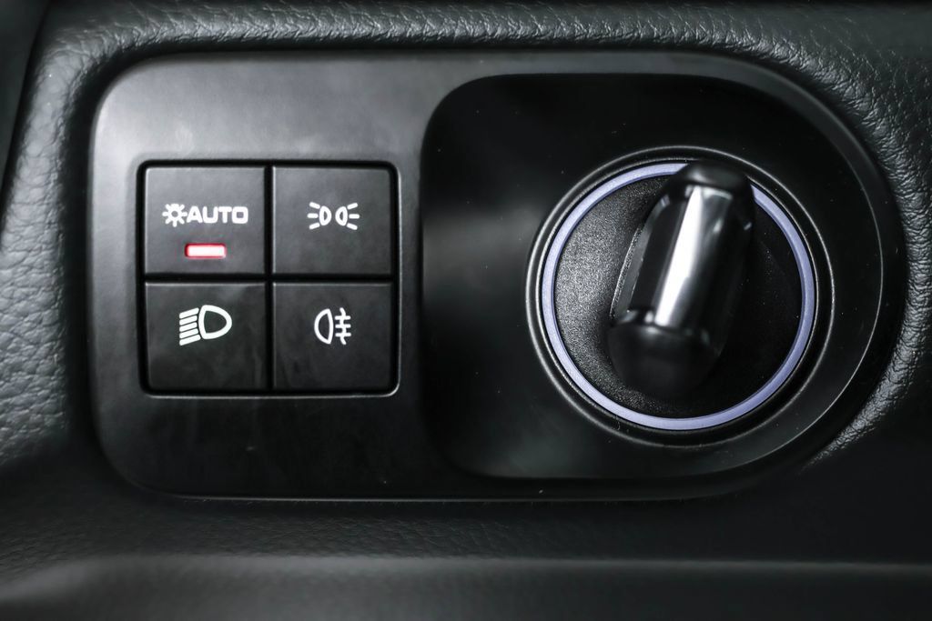 Used 2022 Porsche Cayenne Platinum Edition AWD/4WD image 23