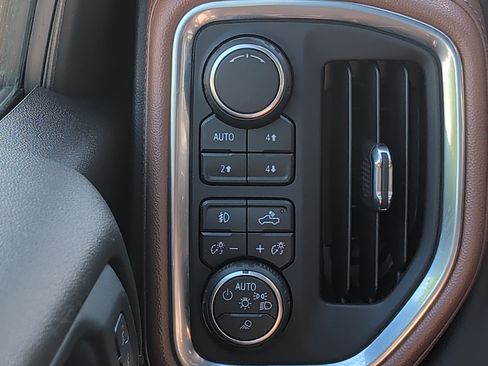 Used 2019 Chevrolet Silverado 1500 High Country w/ Technology Package AWD/4WD image 22