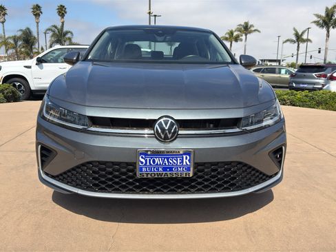 Used 2025 Volkswagen Jetta SE FWD image 2