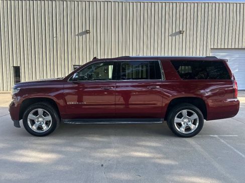 Used 2017 Chevrolet Suburban Premier RWD image 9