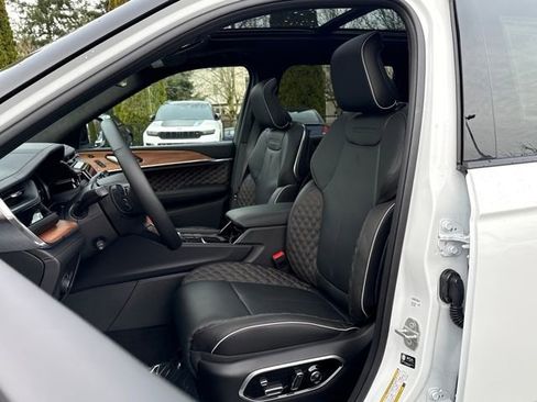 New 2025 Jeep Grand Cherokee Summit image 21