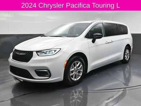 Used 2024 Chrysler Pacifica Touring-L FWD image 2
