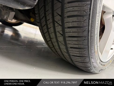 Used 2009 Pontiac G8 GT w/ Premium Package RWD image 10