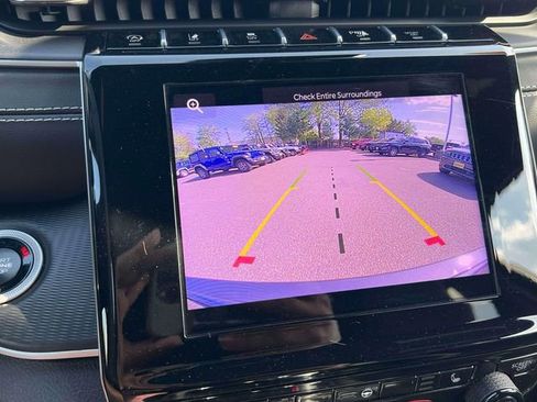 Used 2025 Jeep Grand Cherokee Laredo X w/ Luxury Tech Group I AWD/4WD image 15