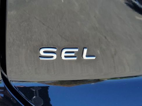 Used 2025 Volkswagen Atlas Cross Sport SEL image 7