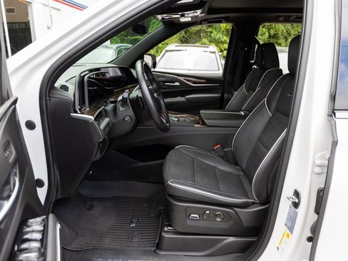 Used 2023 Cadillac Escalade Premium Luxury image 15