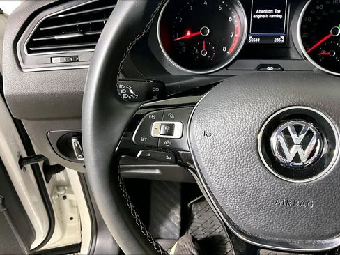 Used 2021 Volkswagen Tiguan SE FWD image 14