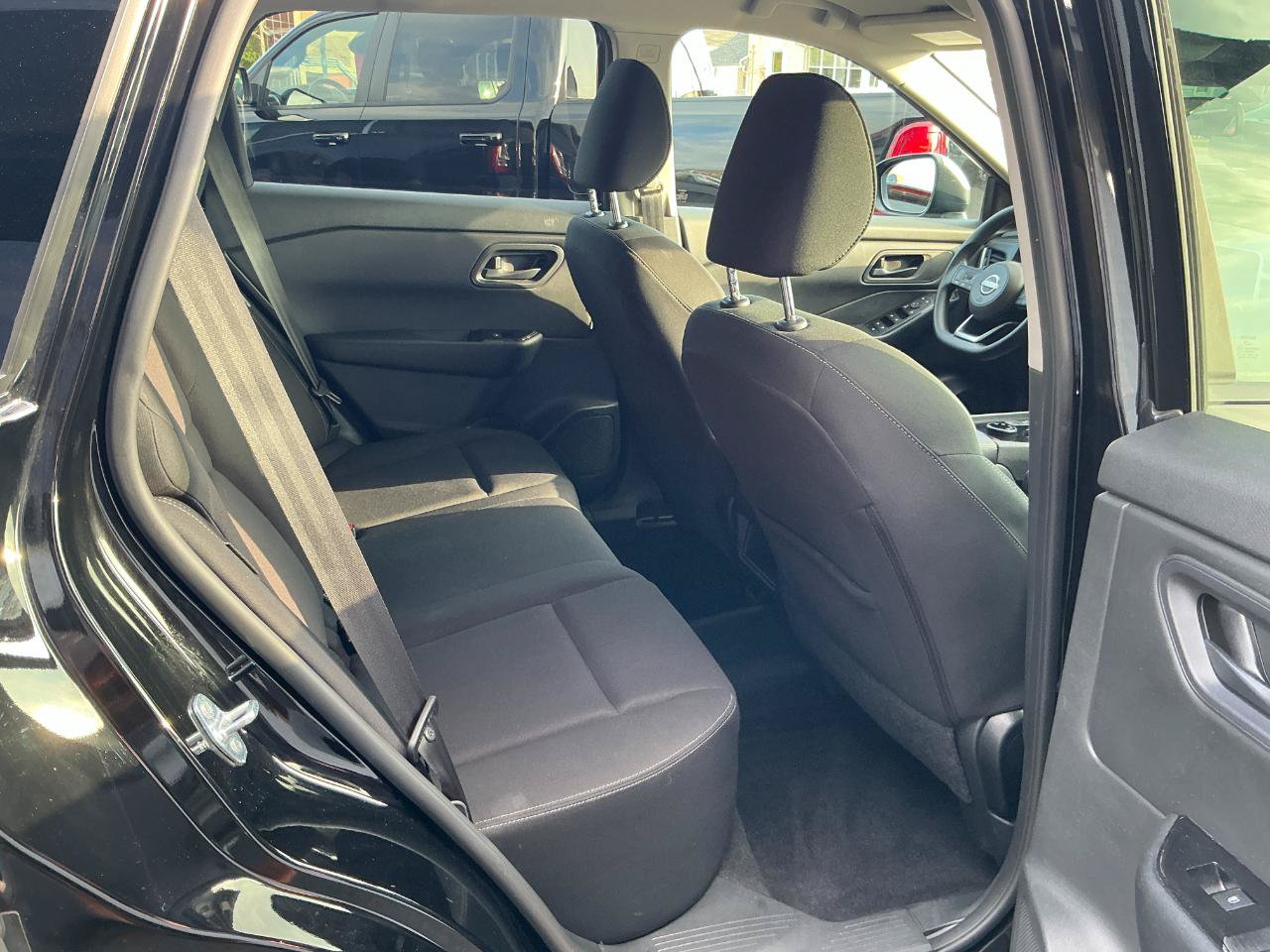 Used 2024 Nissan Rogue S AWD/4WD image 18