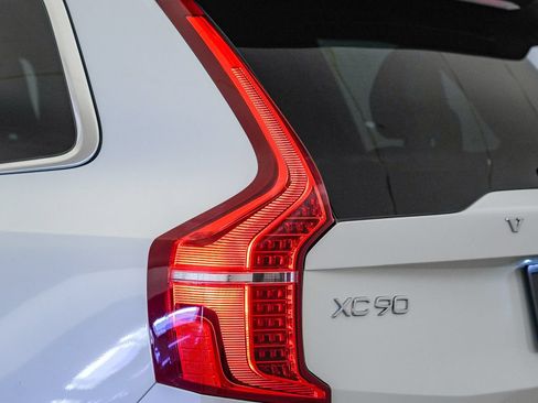Certified 2024 Volvo XC90 T8 Plus w/ Protection Package Premier AWD/4WD image 12