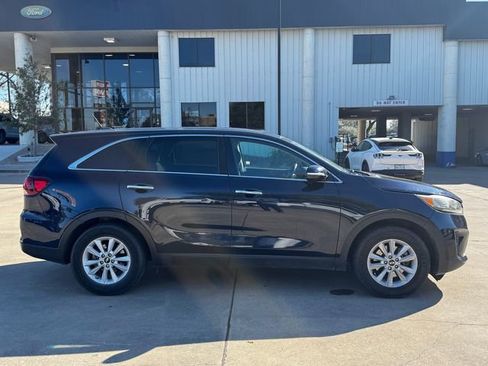 Used 2020 Kia Sorento LX image 5