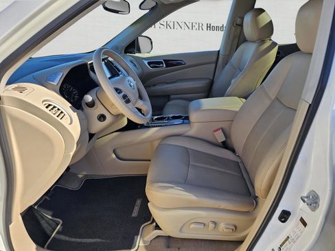 Used 2015 Nissan Pathfinder Platinum image 17