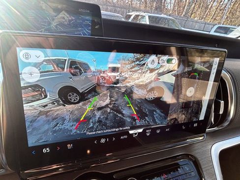 Used 2025 Ford Expedition Platinum image 18