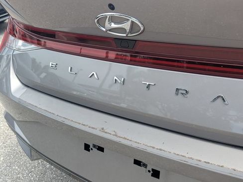 Used 2022 Hyundai Elantra SEL w/ Convenience + Premium Package FWD image 8