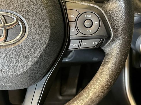 Used 2021 Toyota RAV4 LE image 12