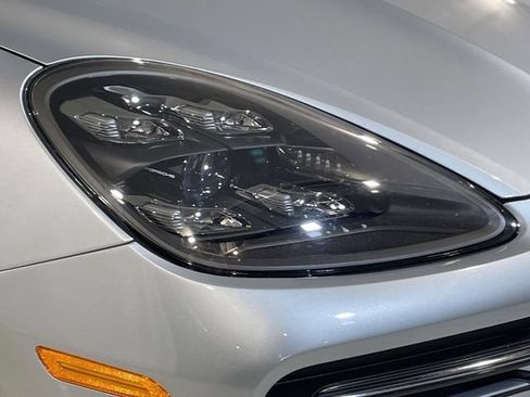 Certified 2022 Porsche Cayenne AWD/4WD image 15