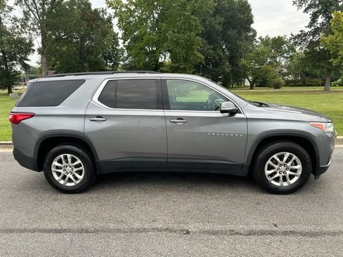 Used 2020 Chevrolet Traverse LT FWD image 30