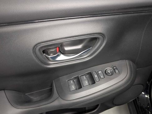 Certified 2023 Honda HR-V LX image 35