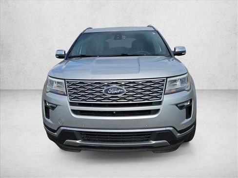 Used 2018 Ford Explorer Platinum image 2