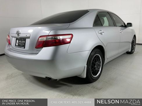 Used 2008 Toyota Camry LE image 6
