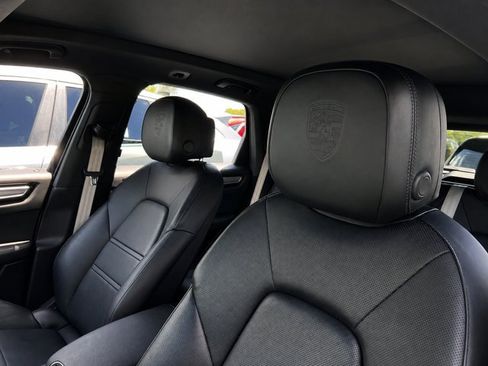 Used 2022 Porsche Cayenne Platinum Edition AWD/4WD image 15