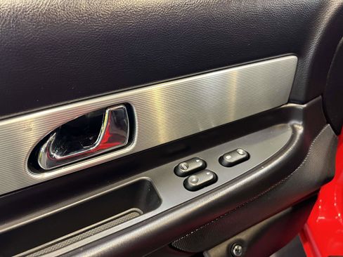 Used 2004 Ford Thunderbird image 15