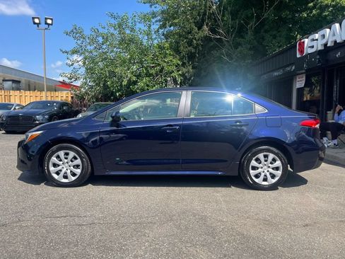 Used 2024 Toyota Corolla LE FWD image 5