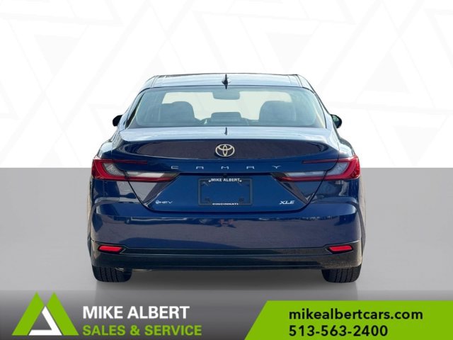 Used 2025 Toyota Camry XLE FWD image 5