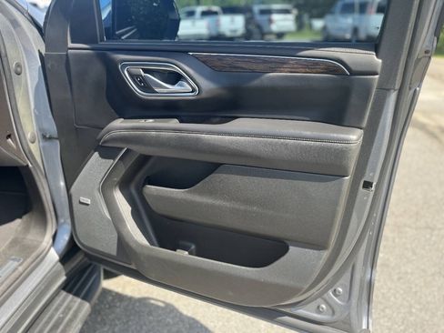 Used 2022 Chevrolet Suburban Premier AWD/4WD image 17