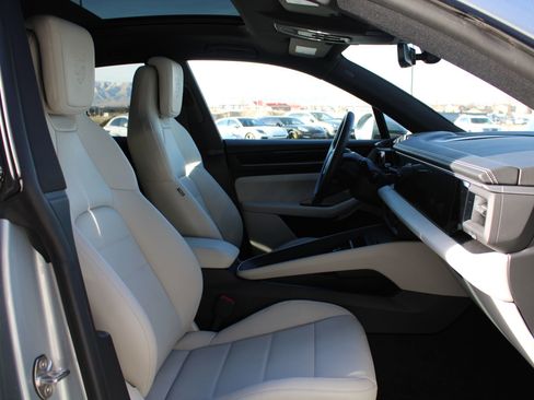 Certified 2024 Porsche Macan 4 Electric image 22