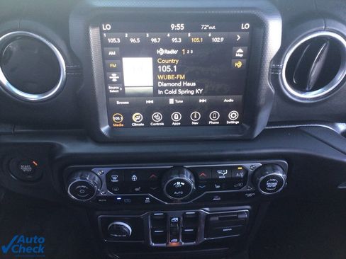 Used 2022 Jeep Wrangler Unlimited Sahara w/ Cold Weather Group image 22