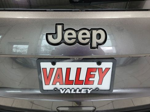 Used 2016 Jeep Grand Cherokee Laredo 75th Anniversary image 10