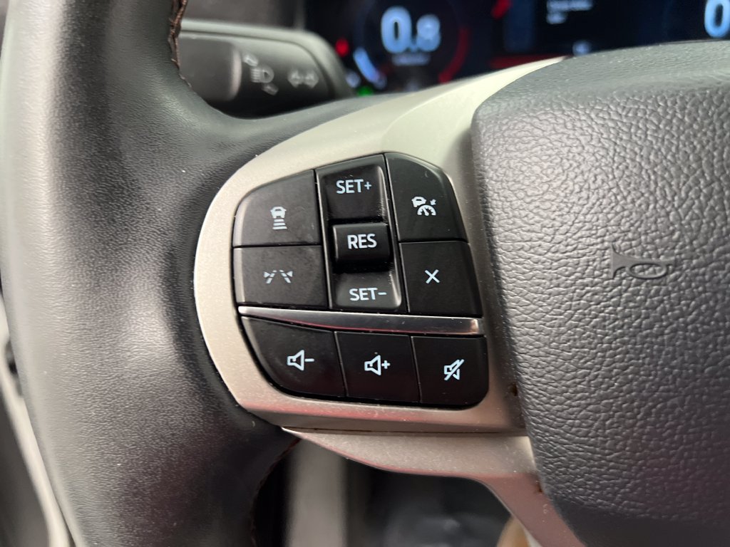Used 2025 Ford Explorer Active AWD/4WD image 56